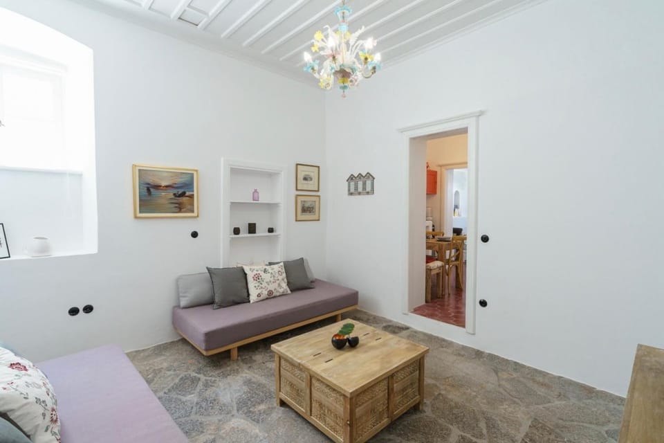Bed, Living room, Seating area, Bedroom