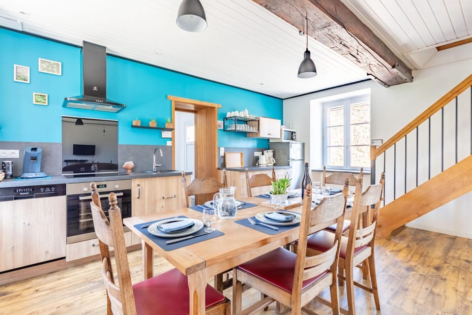 Dining area, dishwasher, oven, pet friendly, stove, toaster