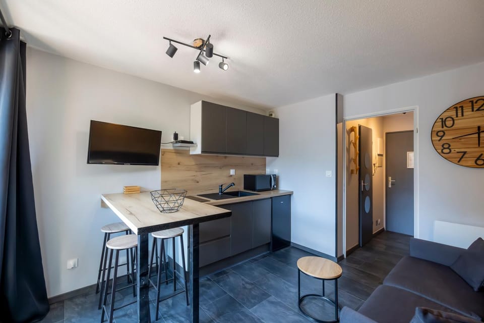 Kitchen or kitchenette, Living room