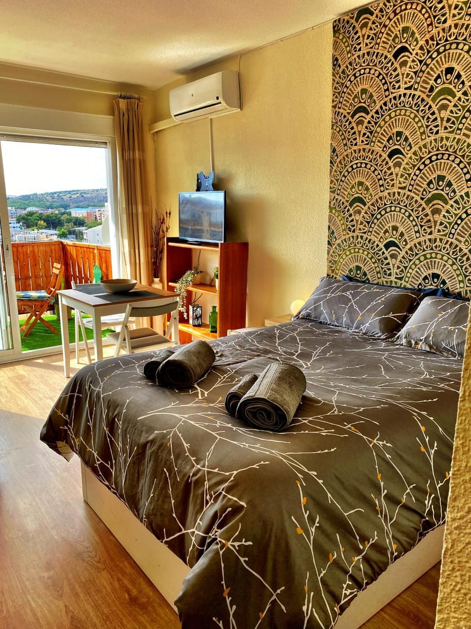 City Central Upper Floor Sunny Terrace Apartment in Torremolinos