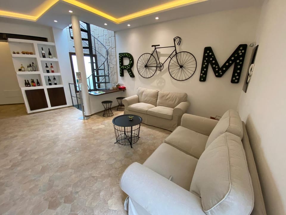 Communal lounge/ TV room