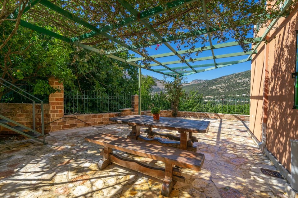Balcony/Terrace, Mountain view