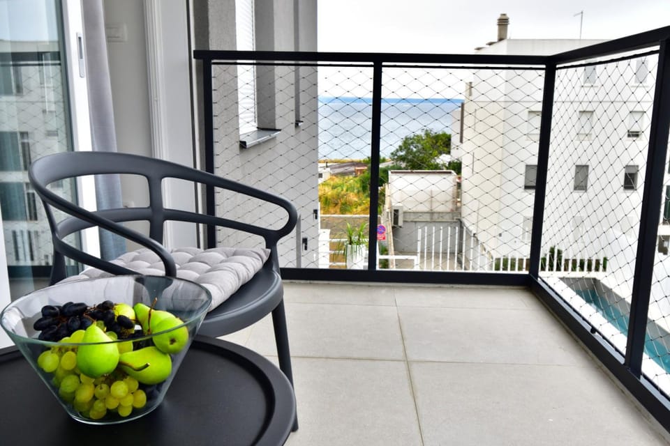 Balcony/Terrace, Food and drinks