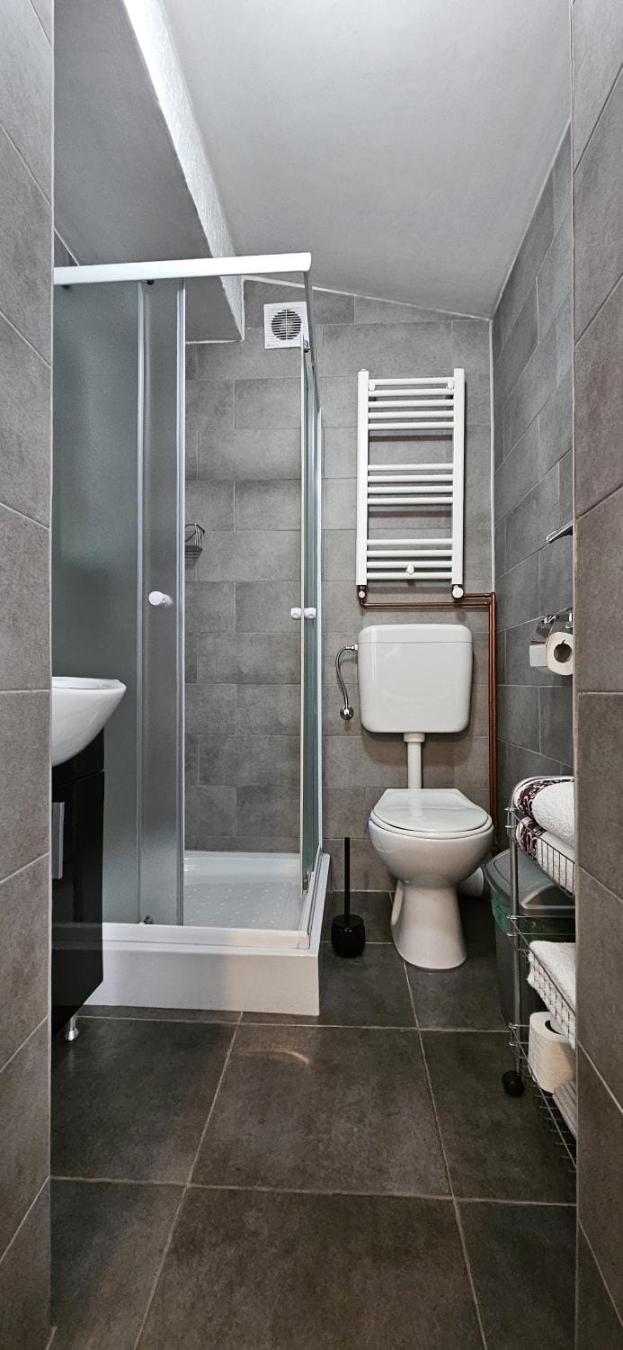 Bathroom, towels