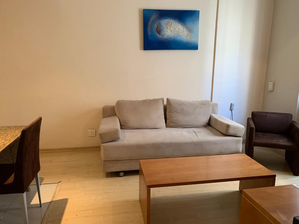 Residencial com serviços 45 metros decorado com sala, suíte e cozinha, vista parcial do mar, na quadra da praia de Copacabana Apartment in Rio de Janeiro