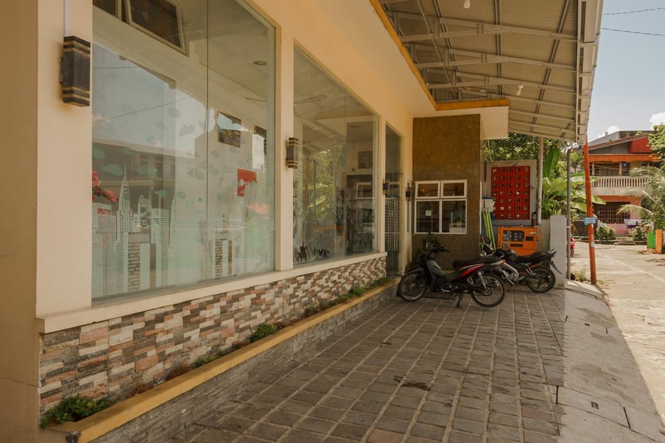 Facade/entrance