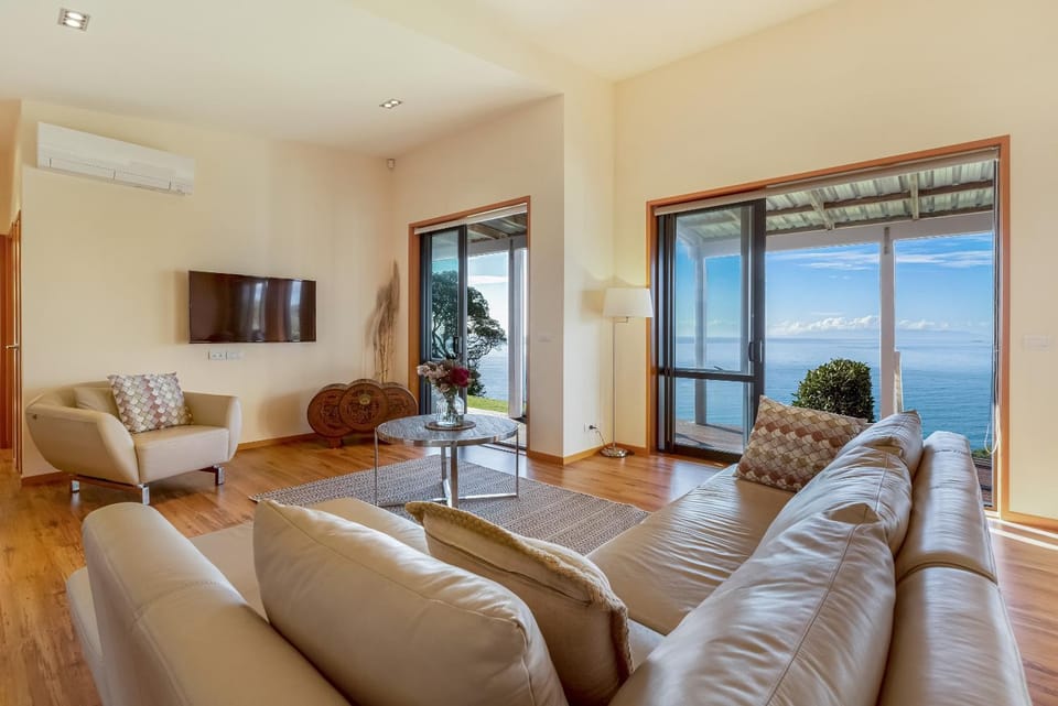 Garden, TV and multimedia, Balcony/Terrace, Living room, Seating area, Sea view, Family