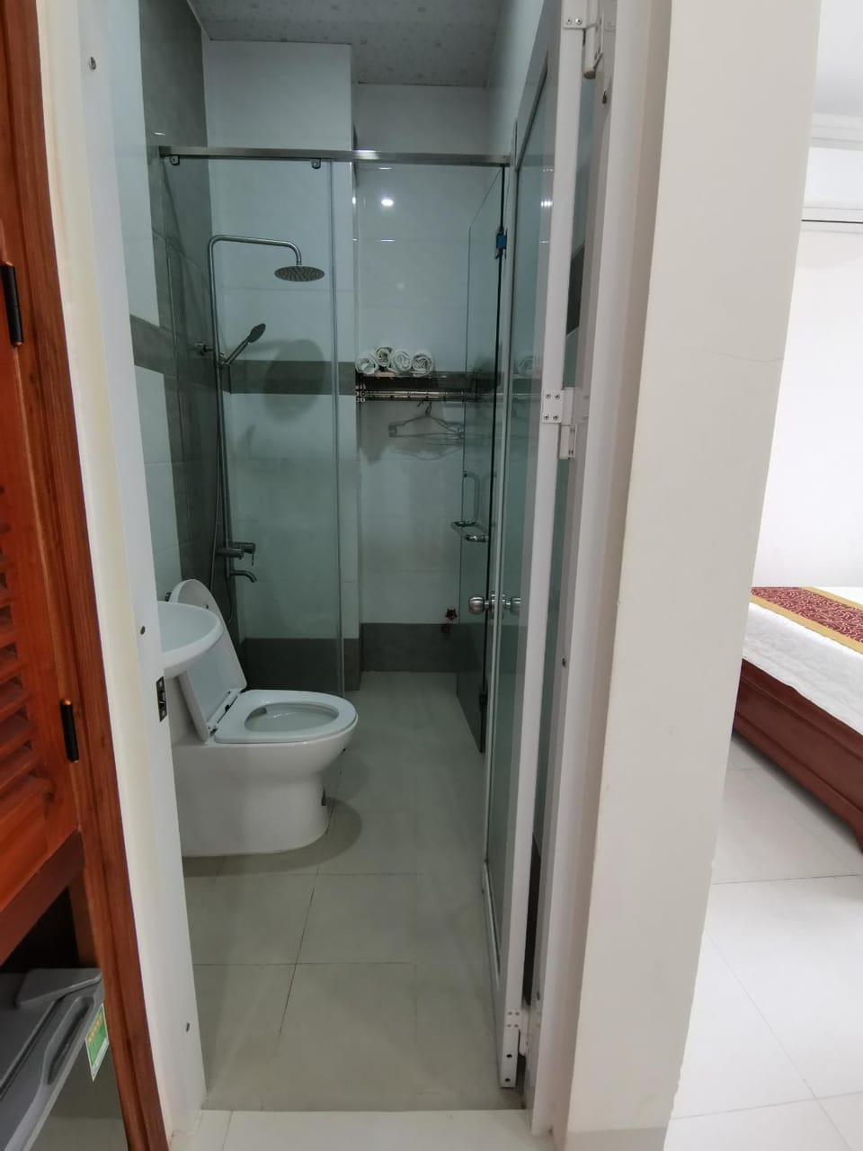 Shower, Toilet