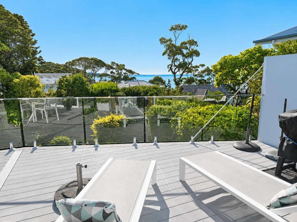 Fairwater - luxury 5 BR home with ocean views House in Mollymook