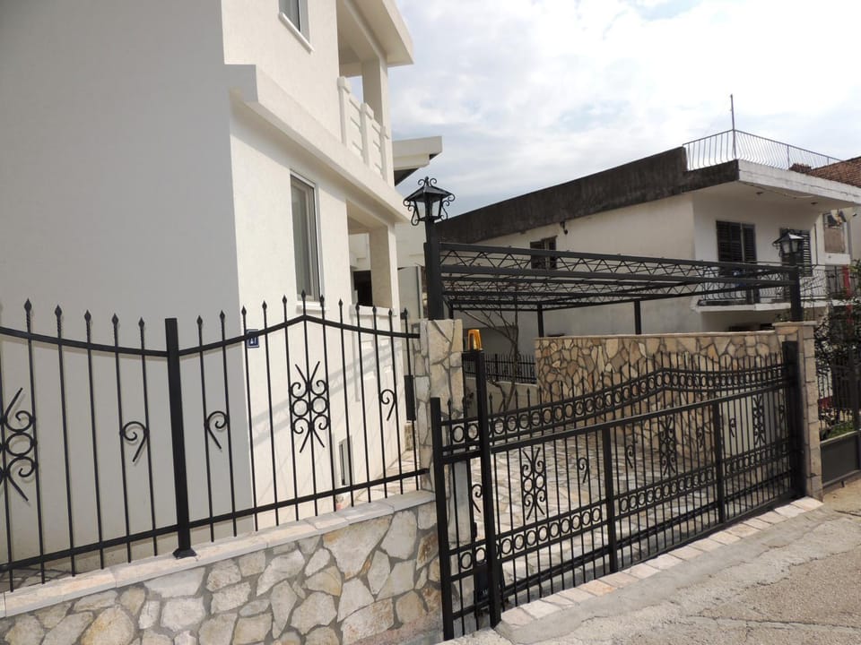 Property building, Balcony/Terrace