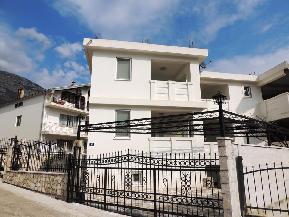 Property building, View (from property/room), Balcony/Terrace