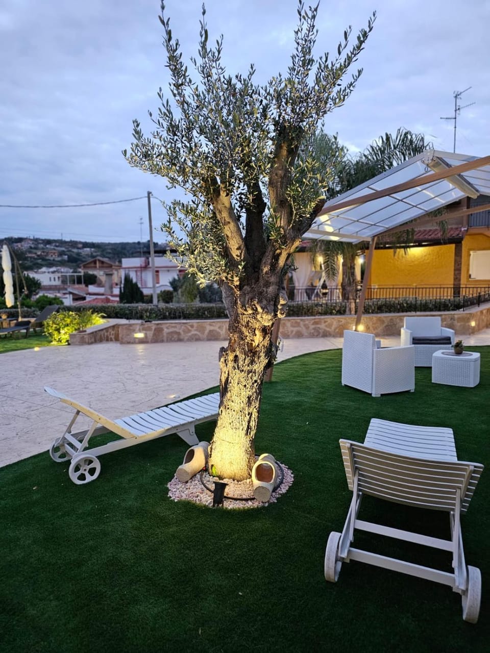 Garden, sunbed