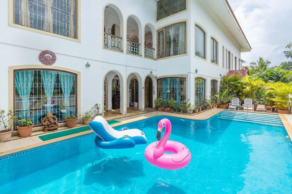 Property building, Swimming pool