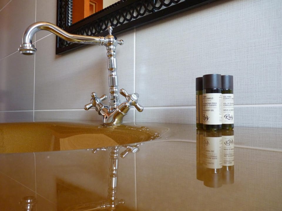 Bathroom, Decorative detail