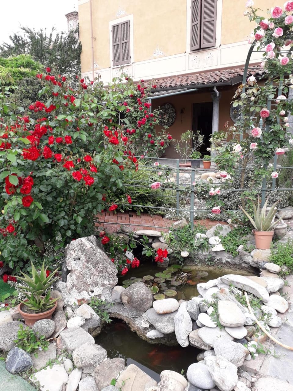 Property building, Facade/entrance, Garden