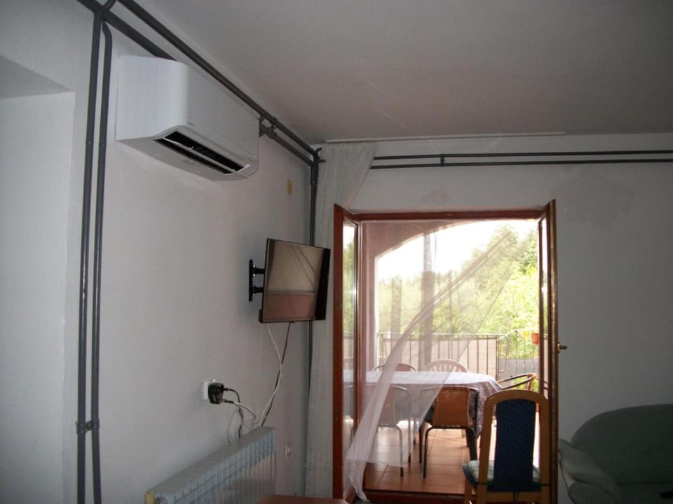 Living room, Seating area, air conditioner