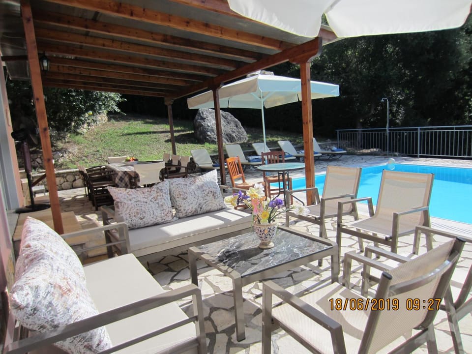 Day, Summer, Garden, Balcony/Terrace, Seating area, Dining area, On site, Swimming pool