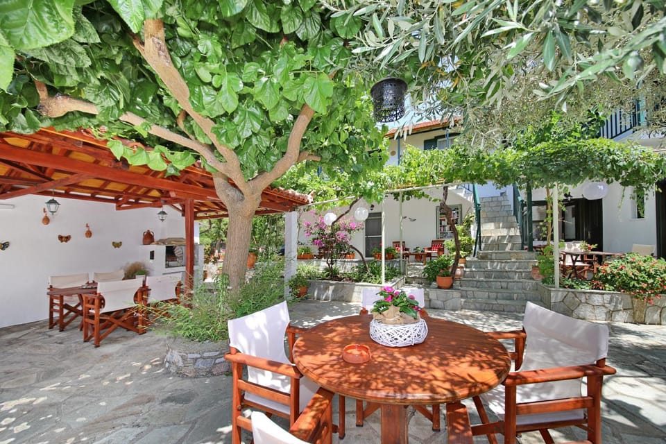 Garden, Internal: Not applicable to any particular room