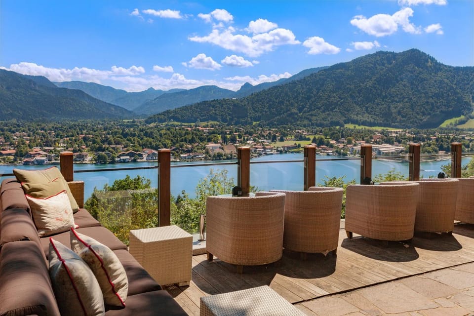 Restaurant/places to eat, Balcony/Terrace, Lounge or bar