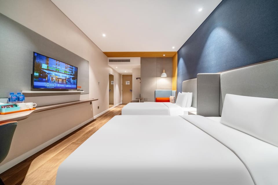 Communal lounge/ TV room, Bed, Photo of the whole room