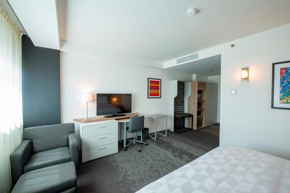TV and multimedia, Photo of the whole room, Seating area