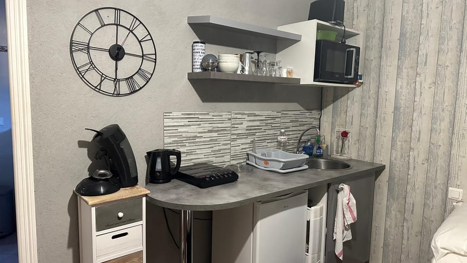 studio indépendant dans villa avec piscine jacuzzi House in Vidauban