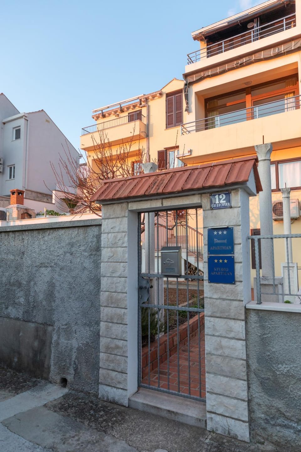 Property building, Facade/entrance