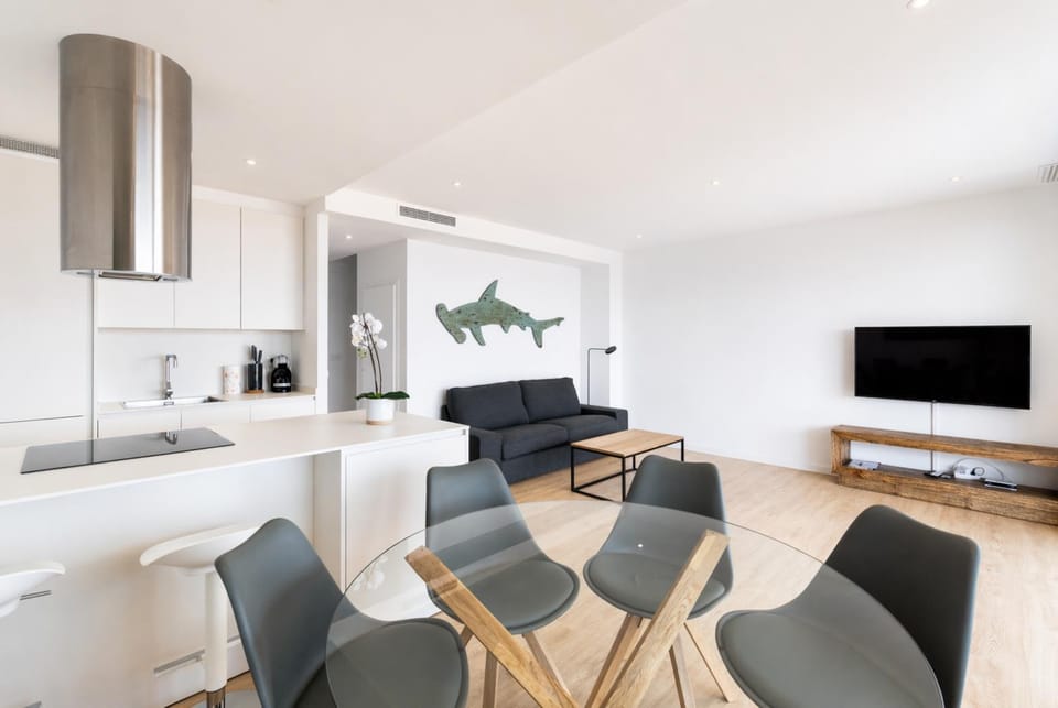 Dining area, kitchen