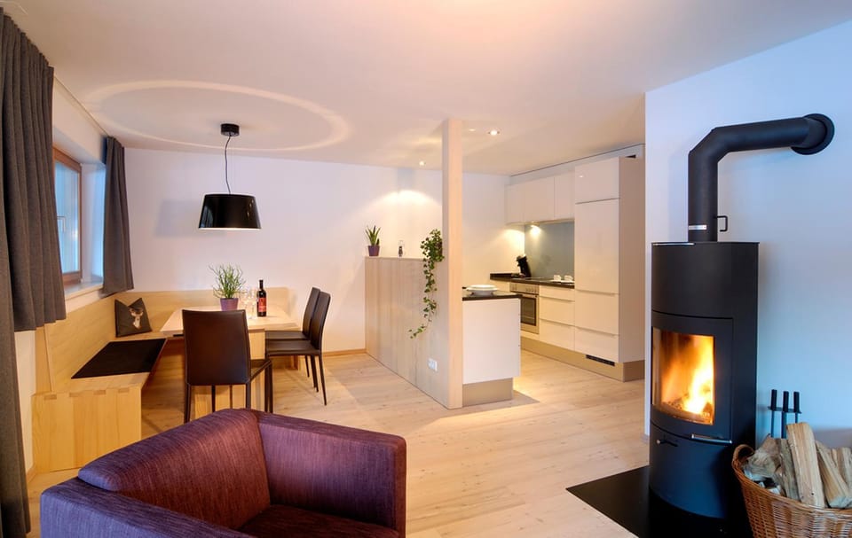 Summer, Living room