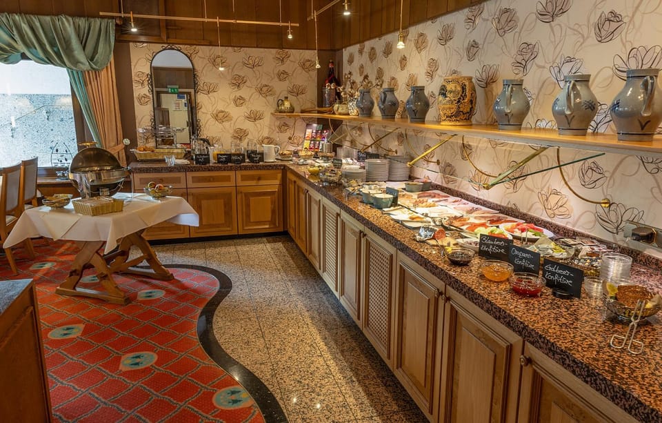 Coffee/tea facilities, Food and drinks, Food, Breakfast, Continental breakfast, Buffet breakfast