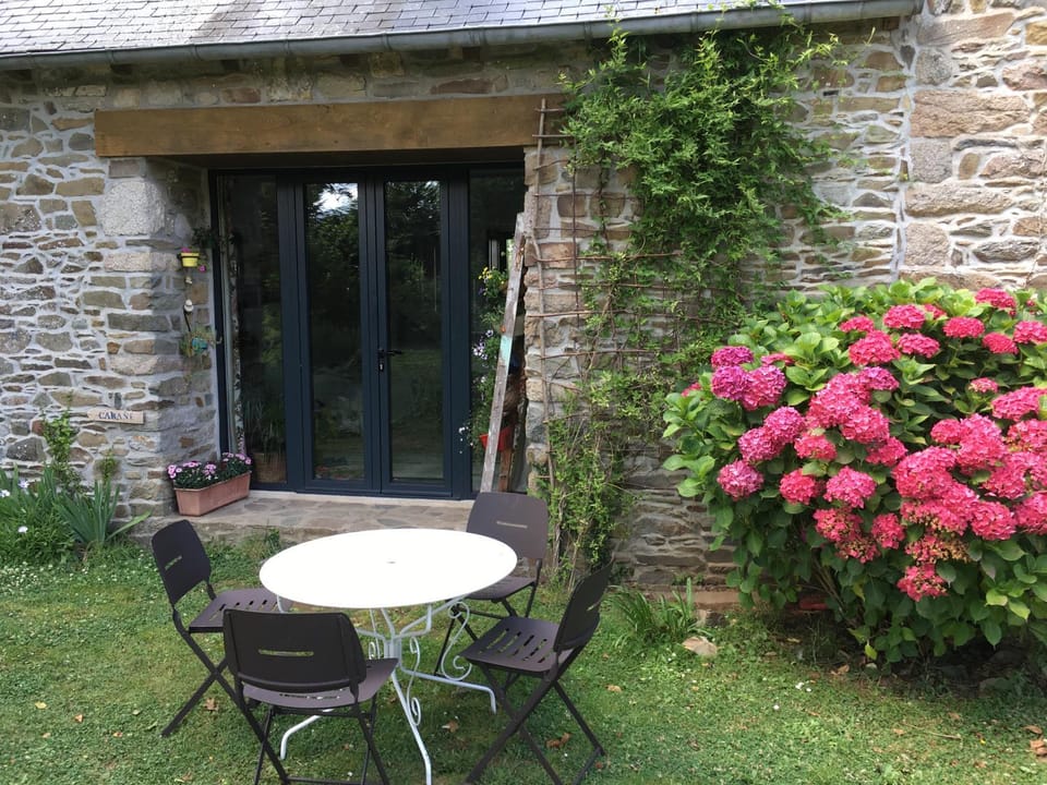 Patio, Garden, Photo of the whole room, Dining area, Garden view, hair dresser