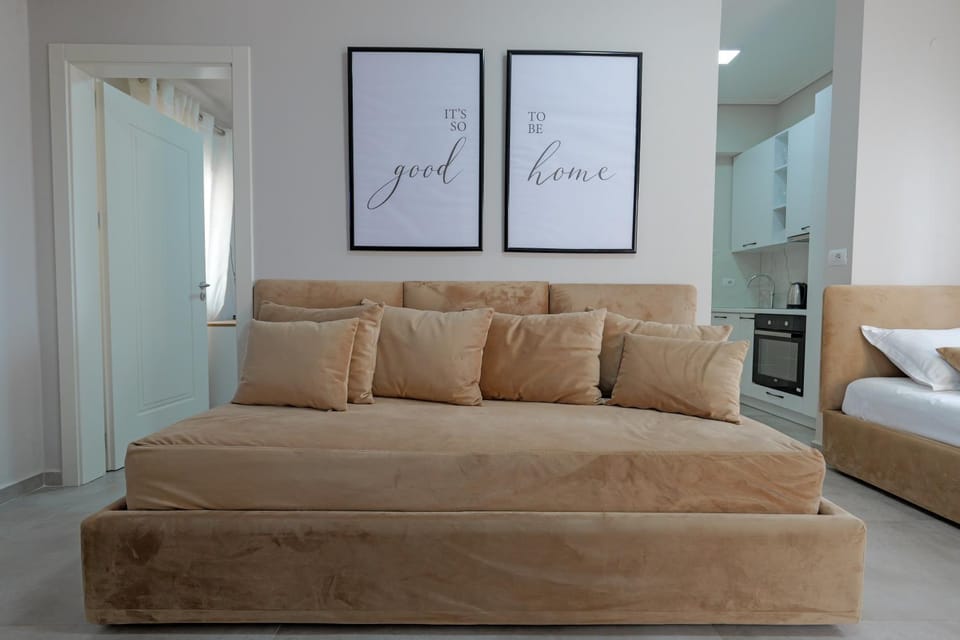 Bed, Seating area