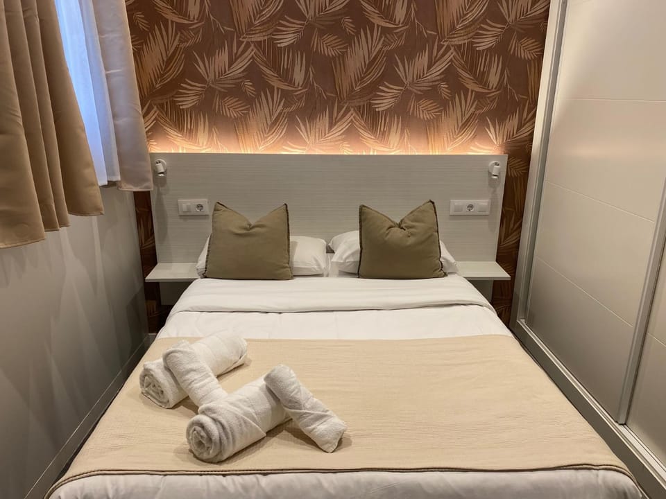 Bed, Photo of the whole room