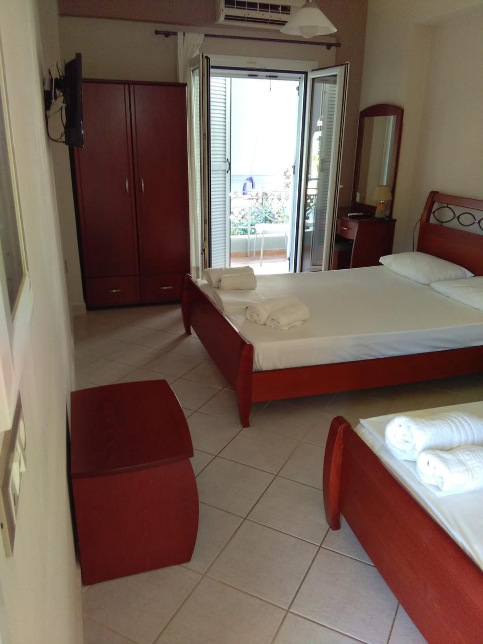 Bed, Photo of the whole room