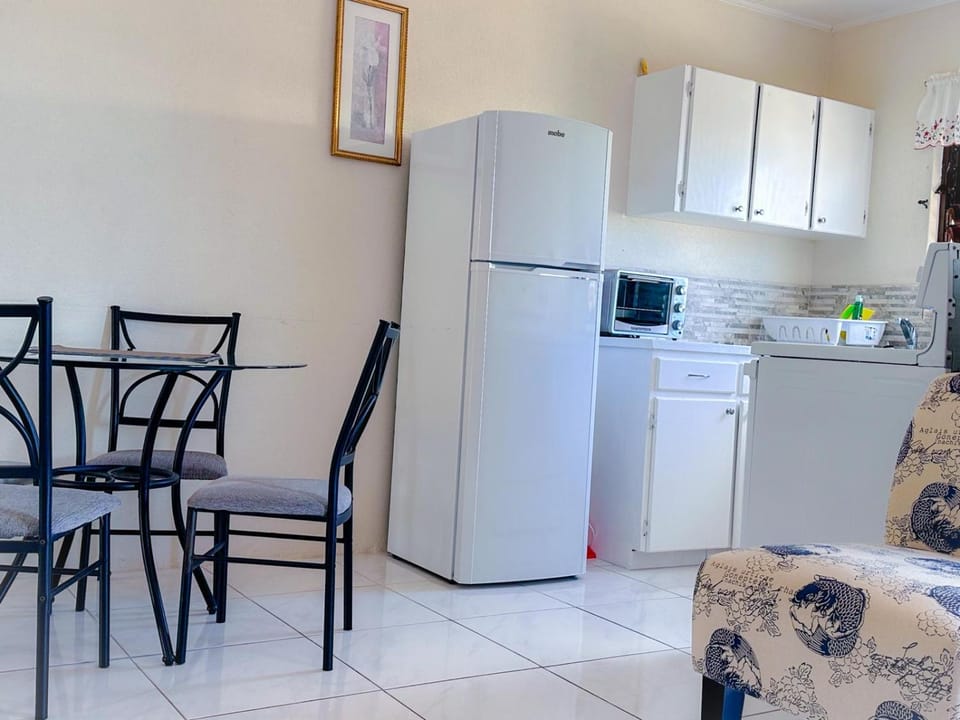 Kitchen or kitchenette, Dining area, oven, stove, toaster