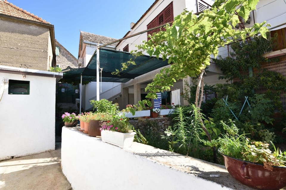 Patio, Facade/entrance