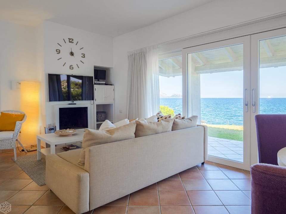 Communal lounge/ TV room, Living room