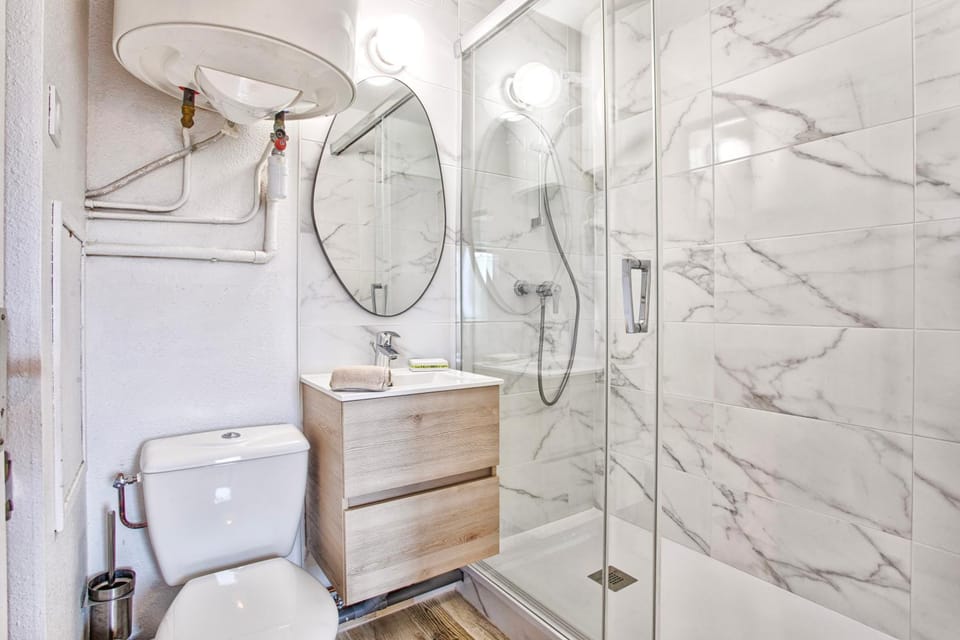 Shower, Toilet, Bathroom