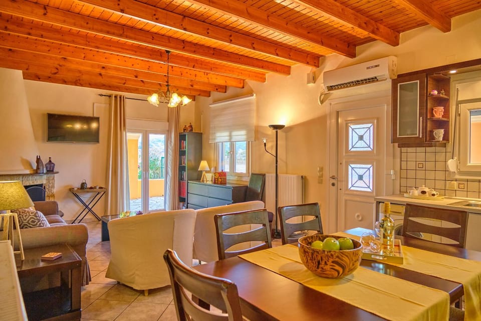 Living room, Photo of the whole room, Dining area