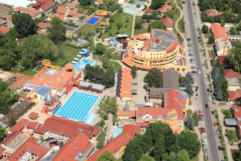 Neighbourhood, Bird's eye view