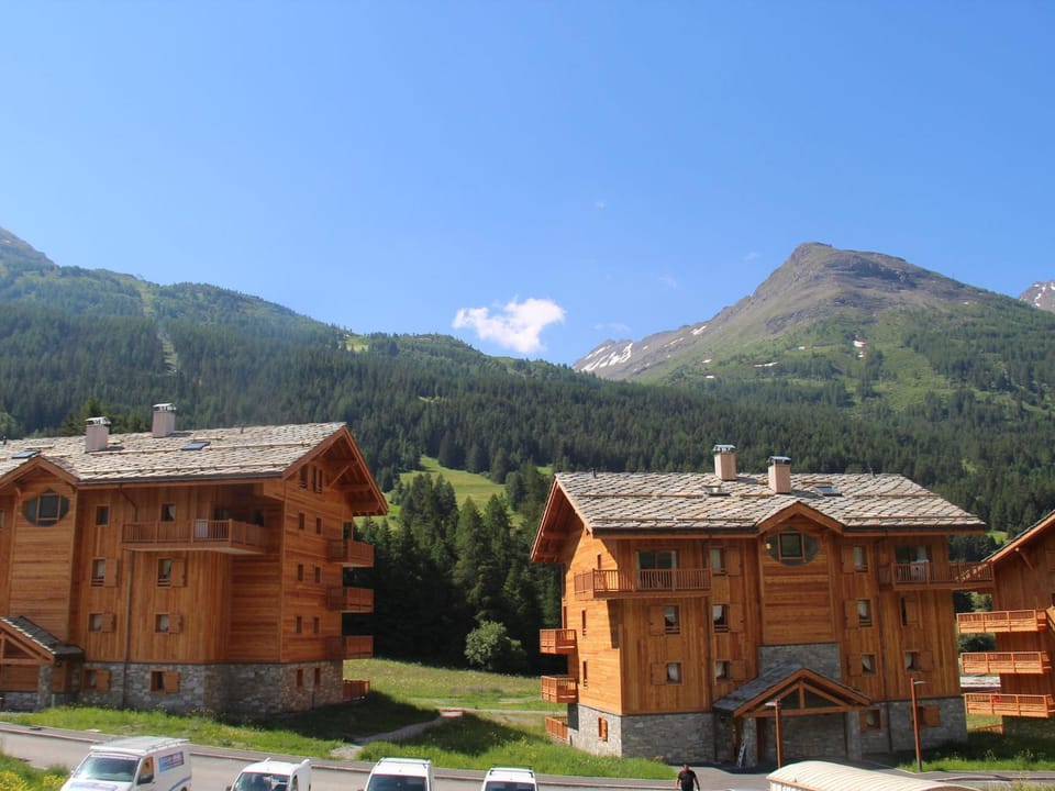 Appartement spacieux 5 pers au pied des pistes avec parking et WiFi - FR-1-508-139 Apartment in Piedmont