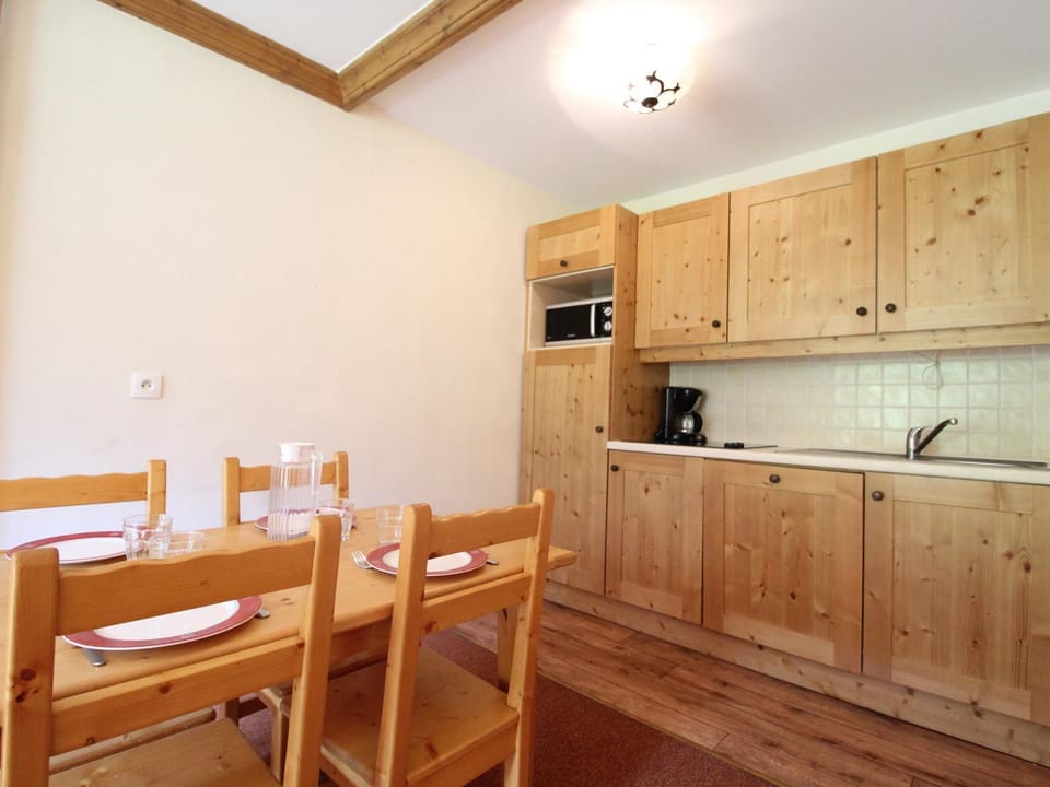 Appartement cosy 4 pers. au pied des pistes avec piscine et parking Apartment in Auvergne-Rhône-Alpes