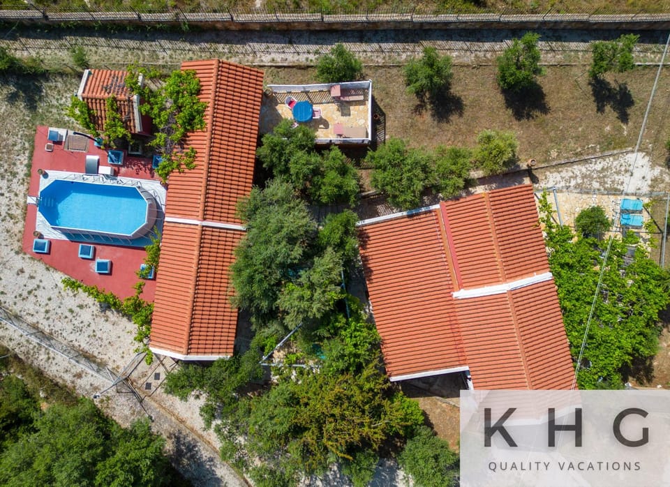 Property building, Patio, Natural landscape, Bird's eye view, Balcony/Terrace, Pool view, Swimming pool, sunbed