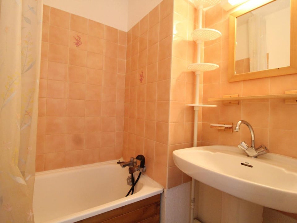 Studio 3 Personnes avec Balcon à Val Cenis Le Haut, Proche Pistes et Commerces - FR-1-508-182 Apartment in Piedmont