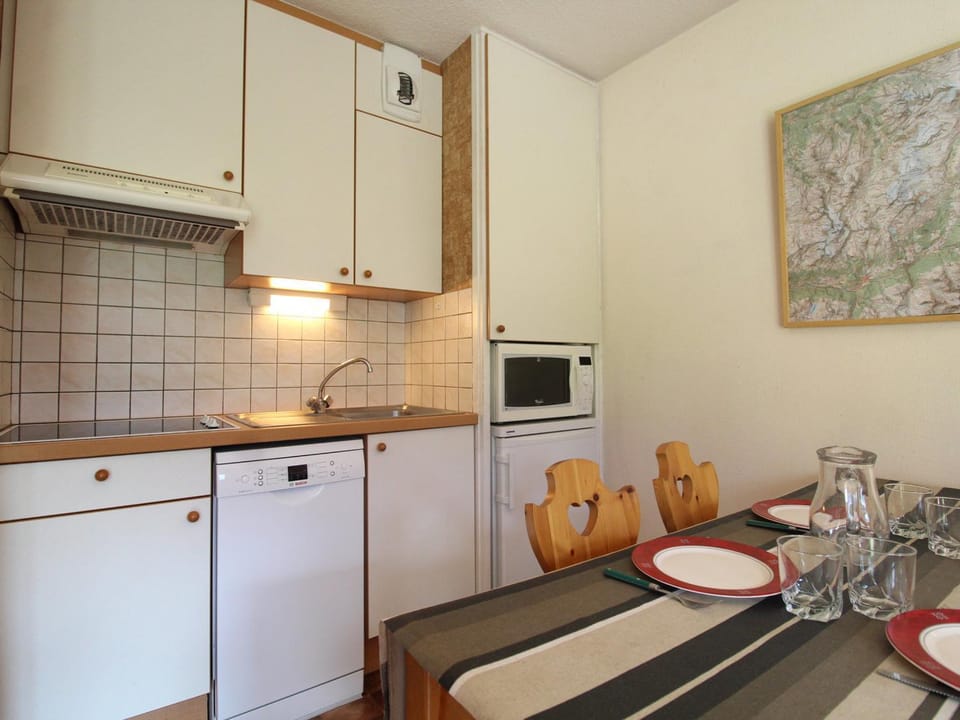 Appartement cosy 4 pers avec WIFI et parking à Lanslevillard - FR-1-508-183 Apartment in Auvergne-Rhône-Alpes