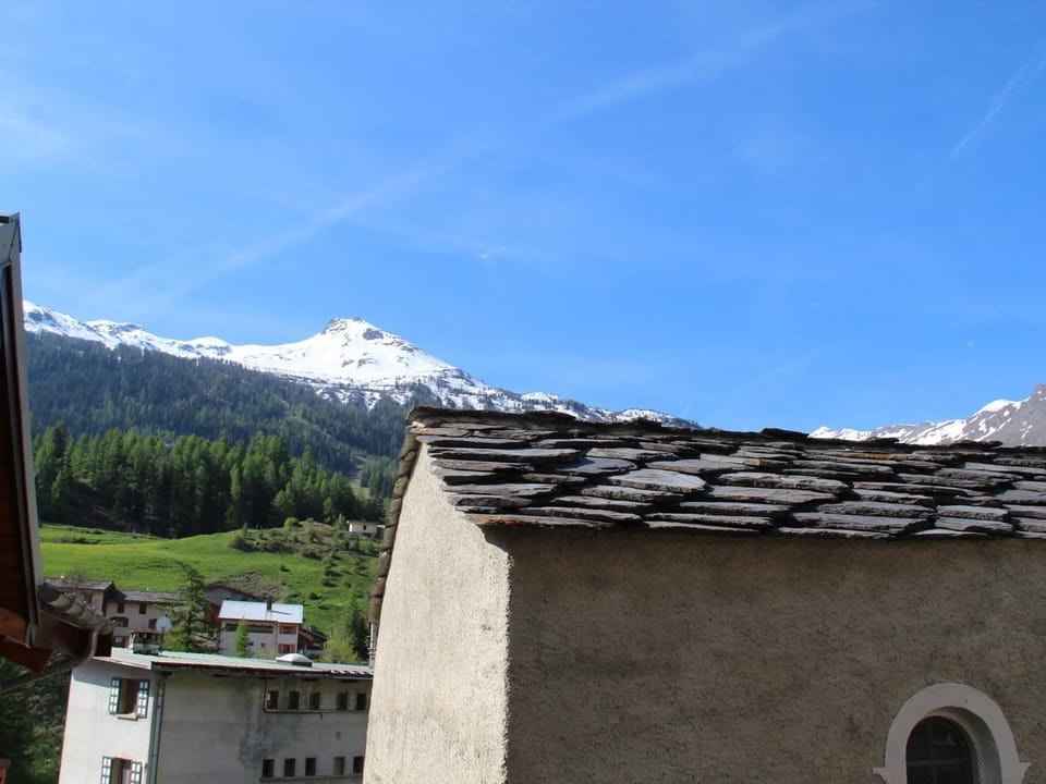 Charmant appart pour 4 au centre de Lanslevillard, balcon, parking - FR-1-508-201 Apartment in Auvergne-Rhône-Alpes