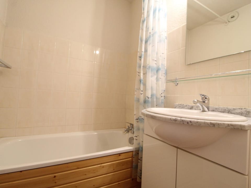 Charmant appart pour 4 au centre de Lanslevillard, balcon, parking - FR-1-508-201 Apartment in Auvergne-Rhône-Alpes