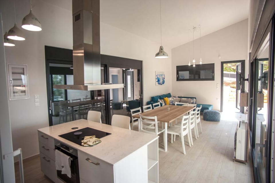 Kitchen or kitchenette, Living room, Seating area, Dining area, pet friendly, stove
