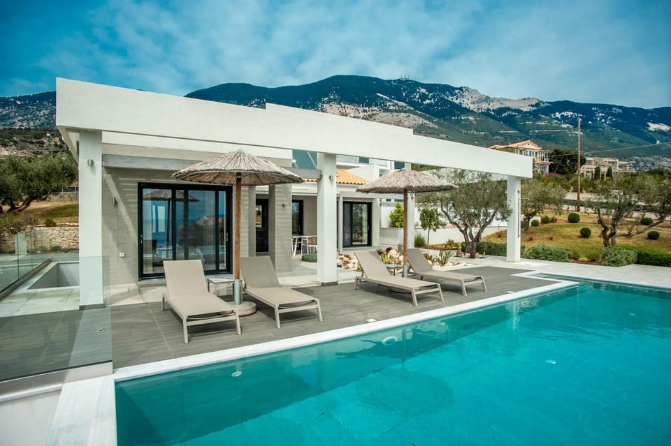 Property building, Patio, Day, Natural landscape, Mountain view, Pool view, Swimming pool, sunbed