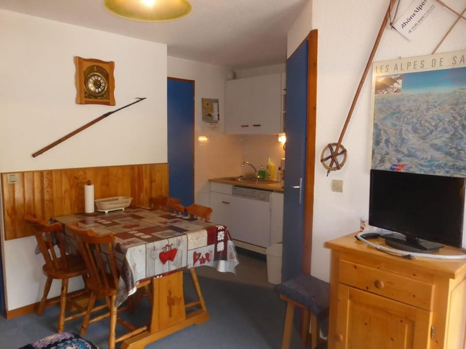 Charmant appartement à Arêches-Beaufort avec terrasse, piscine et parking, idéal pour 4 personnes - FR-1-342-139 Apartment in Haute-Savoie